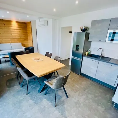 Spacious Cocoon Facing Lake Apartament