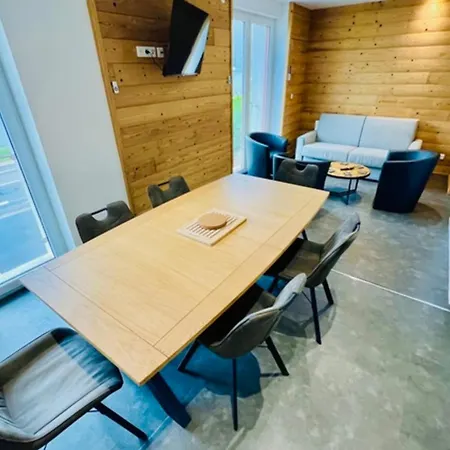 Spacious Cocoon Facing Lake Apartament