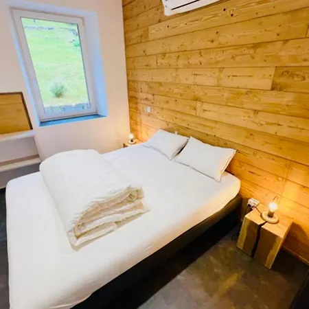 Spacious Cocoon Facing Lake *